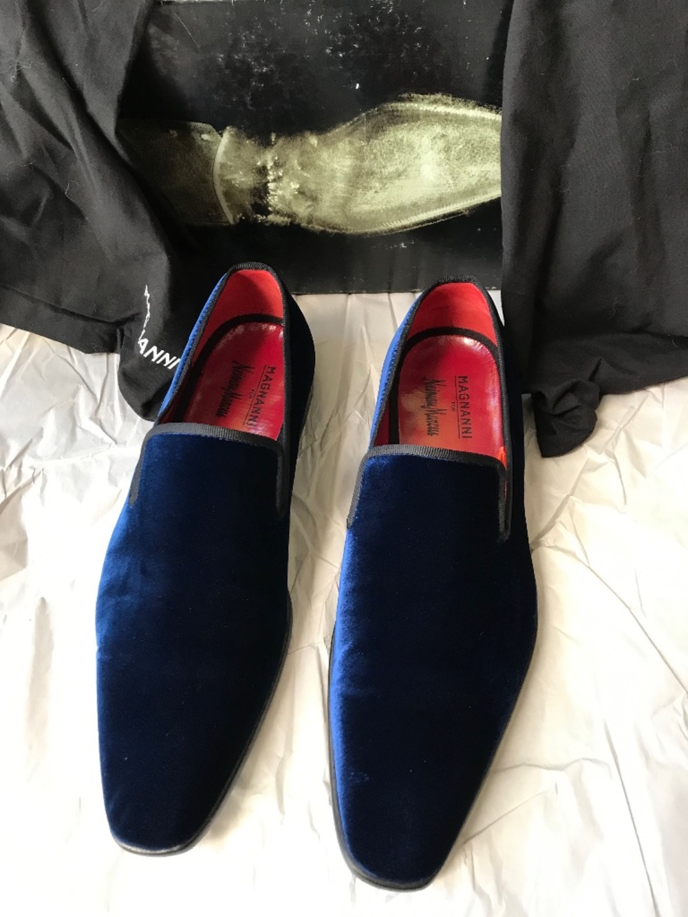 Magnanni Loafer, size 8.5, made in Italy, leather and velvet, navy blue, worn on